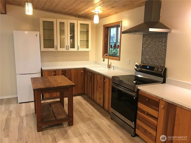 323 E Pickering Road, Shelton, WA 98584