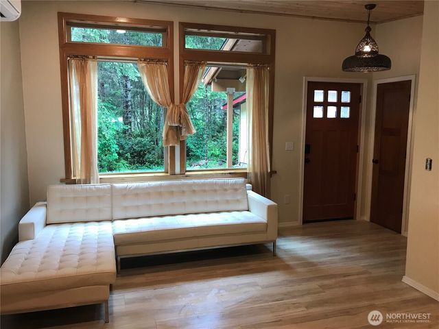 323 E Pickering Road, Shelton, WA 98584