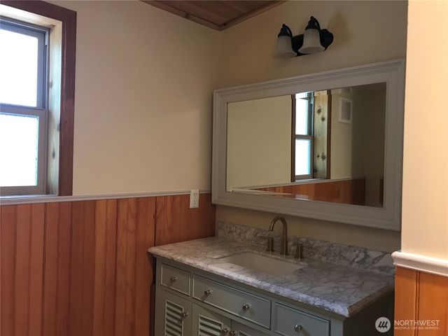 323 E Pickering Road, Shelton, WA 98584