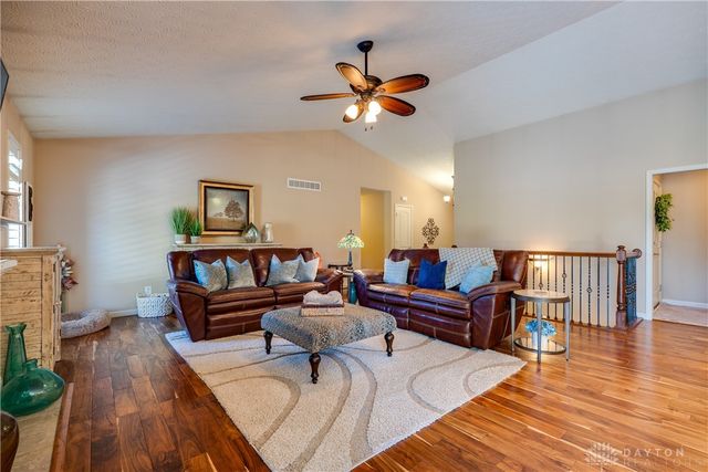 102 Wolf Creek Court, Franklin, OH 45005