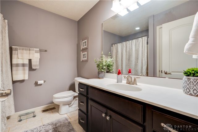 102 Wolf Creek Court, Franklin, OH 45005