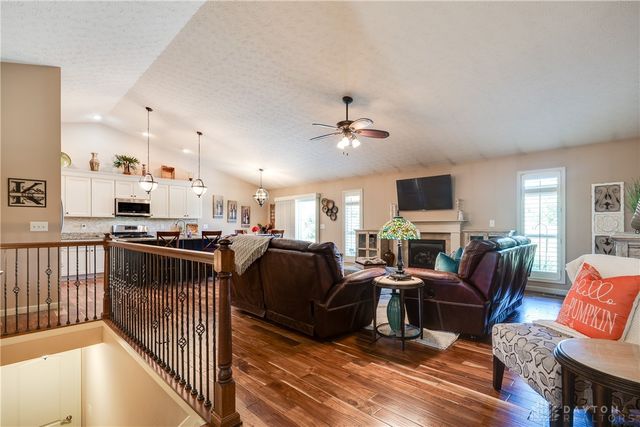 102 Wolf Creek Court, Franklin, OH 45005
