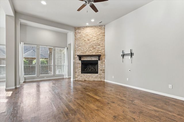 304 Thistle Ridge, Denton, TX 76210