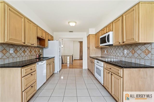 4 Darby Road, Franklin, NJ 08873