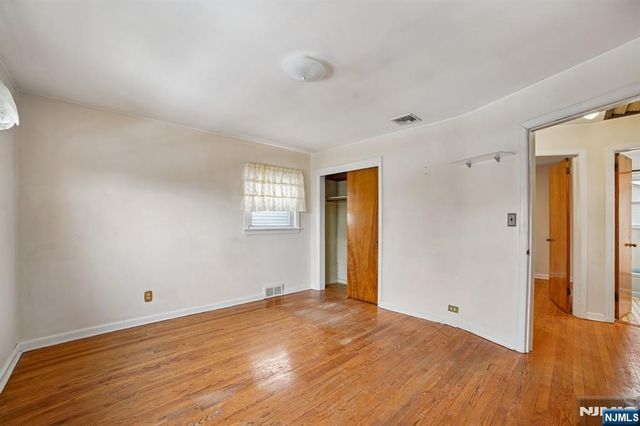 18 Byrne Place, Bergenfield, NJ 07621