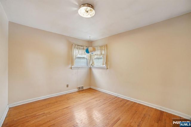 18 Byrne Place, Bergenfield, NJ 07621