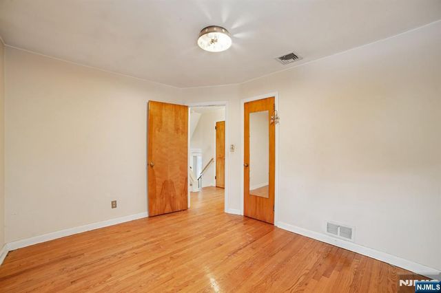 18 Byrne Place, Bergenfield, NJ 07621