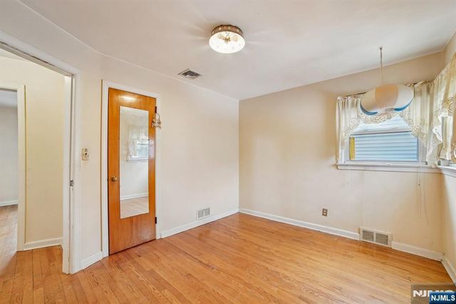 18 Byrne Place, Bergenfield, NJ 07621