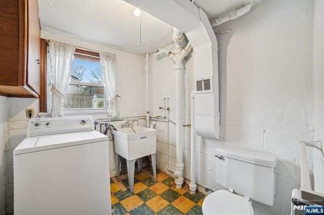 18 Byrne Place, Bergenfield, NJ 07621