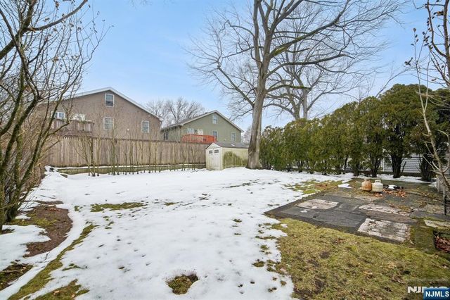 18 Byrne Place, Bergenfield, NJ 07621