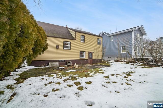 18 Byrne Place, Bergenfield, NJ 07621