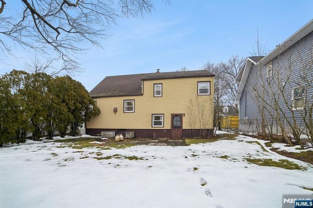 18 Byrne Place, Bergenfield, NJ 07621