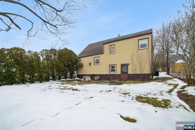 18 Byrne Place, Bergenfield, NJ 07621