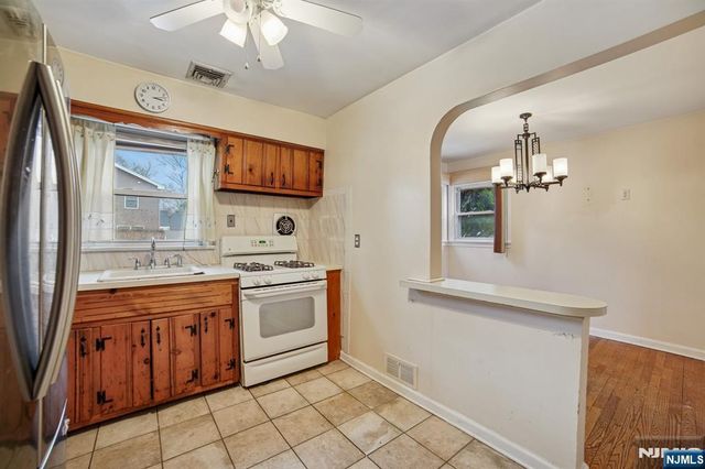 18 Byrne Place, Bergenfield, NJ 07621