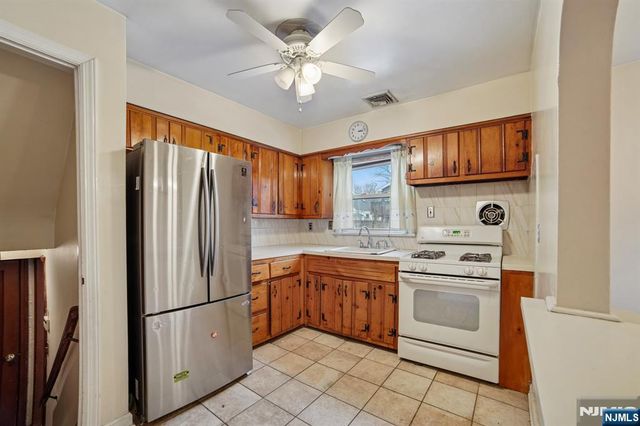 18 Byrne Place, Bergenfield, NJ 07621