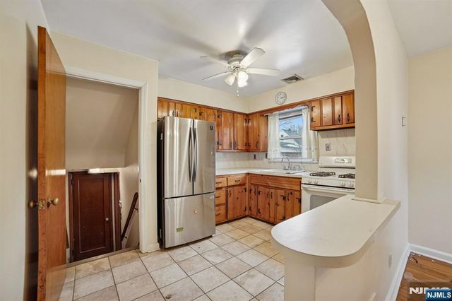 18 Byrne Place, Bergenfield, NJ 07621