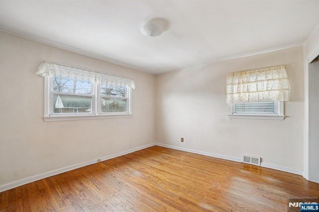 18 Byrne Place, Bergenfield, NJ 07621