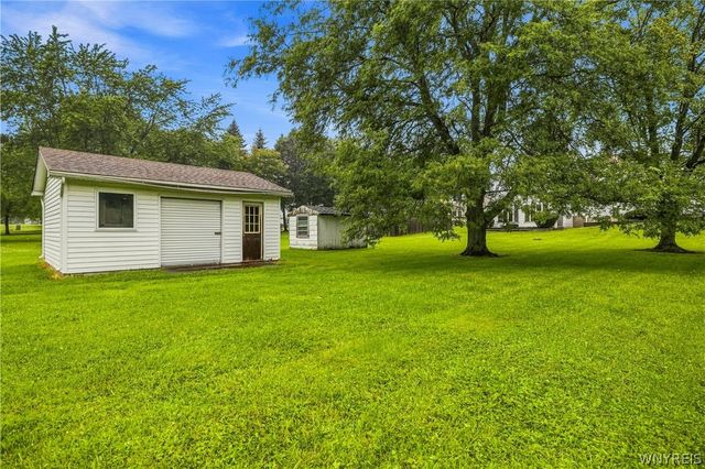 6392 Locust Street Extension, Lockport Town, NY 14094