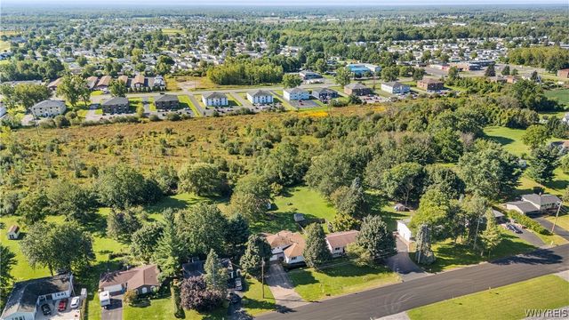 6392 Locust Street Extension, Lockport Town, NY 14094