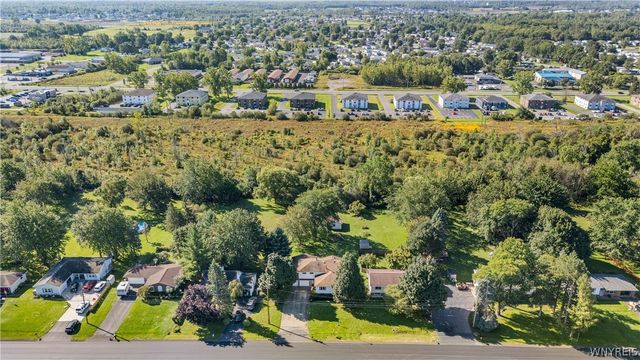 6392 Locust Street Extension, Lockport Town, NY 14094