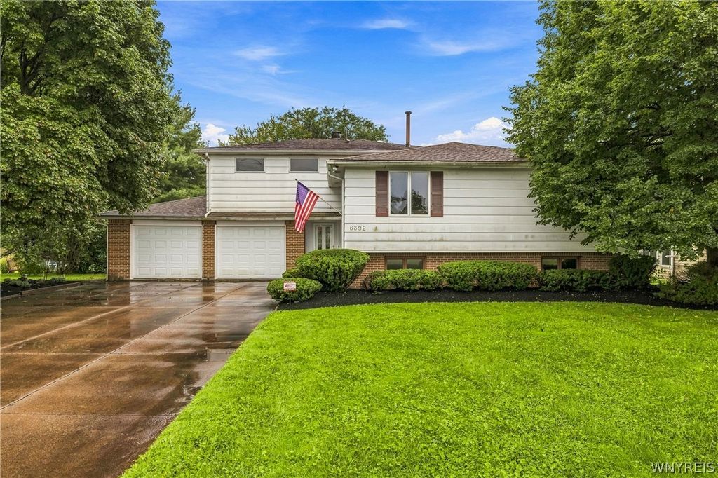 6392 Locust Street Extension, Lockport Town, NY 14094