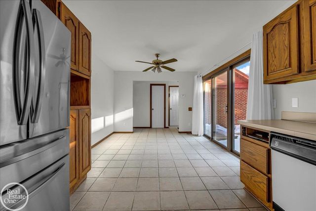 42233 Lochmoor Street, Clinton Township, MI 48038