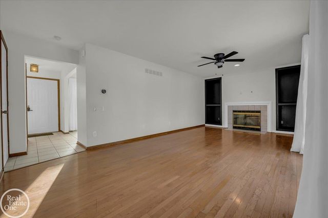 42233 Lochmoor Street, Clinton Township, MI 48038