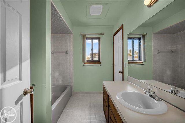 42233 Lochmoor Street, Clinton Township, MI 48038