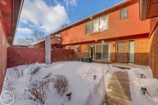 42233 Lochmoor Street, Clinton Township, MI 48038