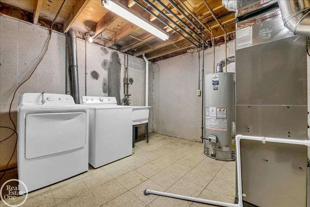 42233 Lochmoor Street, Clinton Township, MI 48038