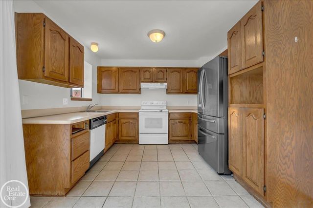 42233 Lochmoor Street, Clinton Township, MI 48038