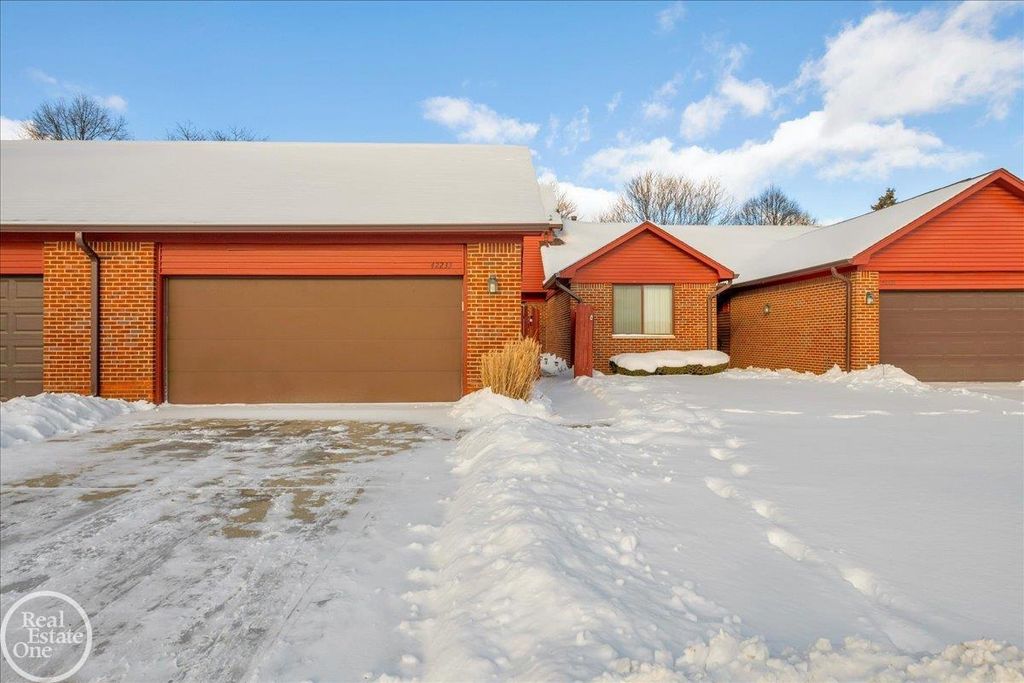 42233 Lochmoor Street, Clinton Township, MI 48038