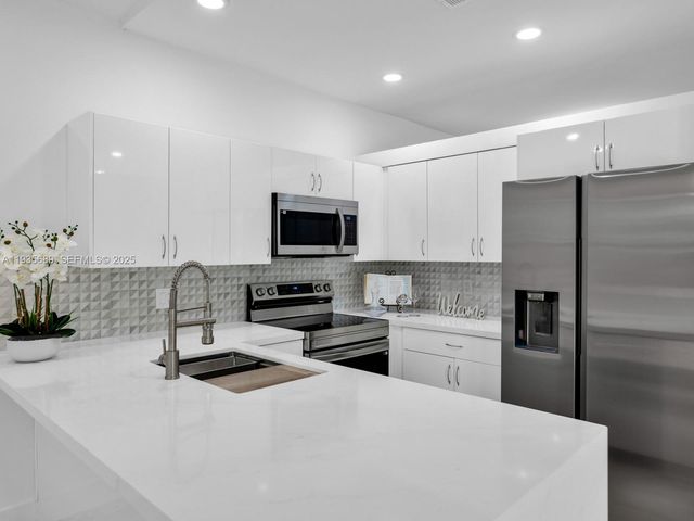 2130 NW 184th Way, Pembroke Pines, FL 33029