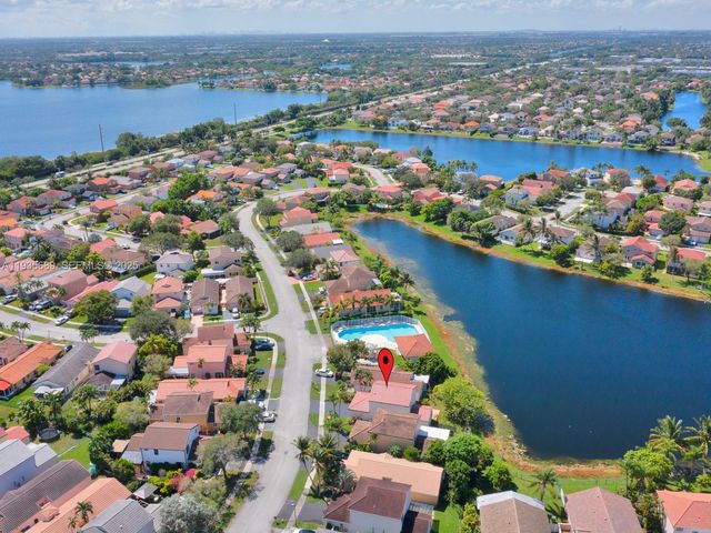 2130 NW 184th Way, Pembroke Pines, FL 33029
