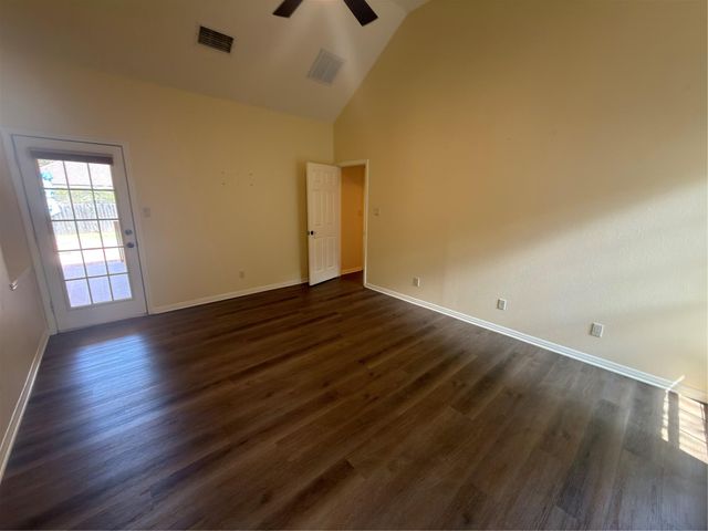 2008 Lancaster ST, San Marcos, TX 78666