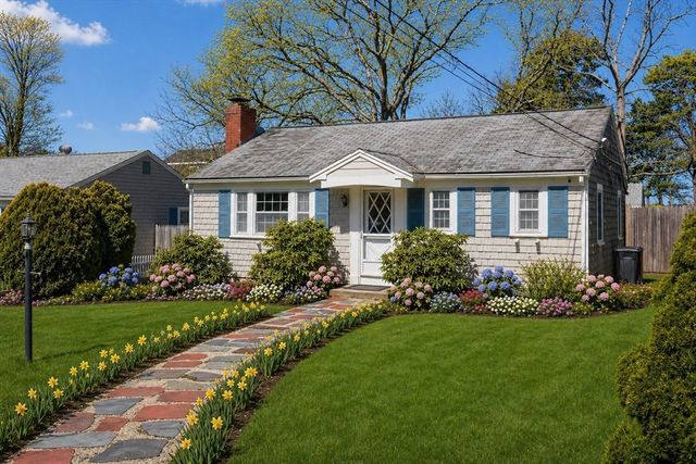 9 Mayflower Rd, Yarmouth, MA 02673