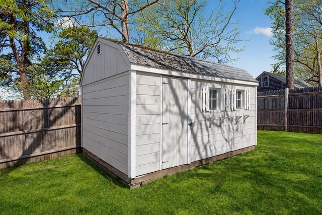 9 Mayflower Rd, Yarmouth, MA 02673