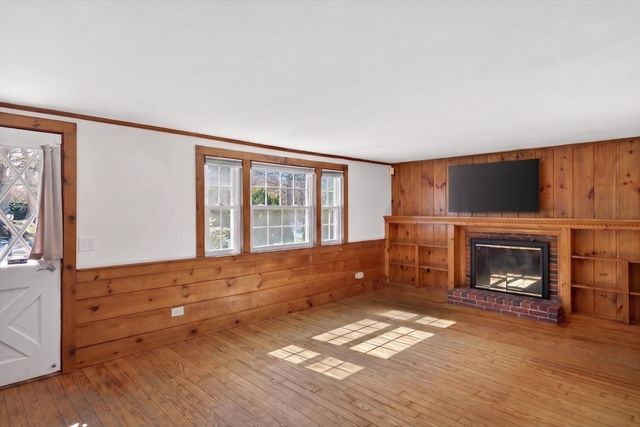 9 Mayflower Rd, Yarmouth, MA 02673