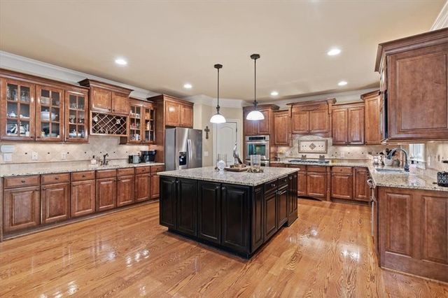 120 Fernwood Drive, Woodstock, GA 30188