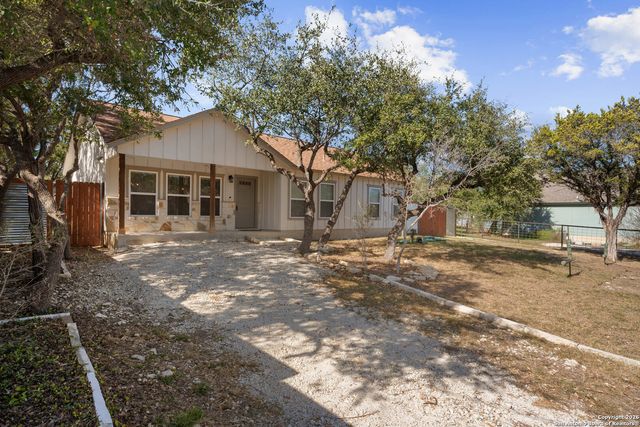 1376 Hedgestone, Canyon Lake, TX 78133