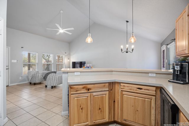 1376 Hedgestone, Canyon Lake, TX 78133