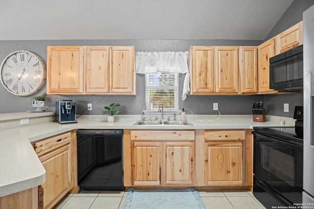 1376 Hedgestone, Canyon Lake, TX 78133