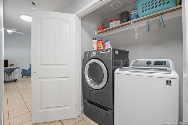 1376 Hedgestone, Canyon Lake, TX 78133