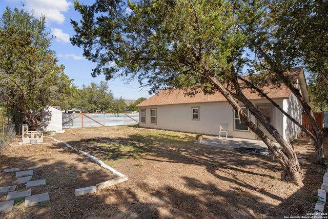 1376 Hedgestone, Canyon Lake, TX 78133