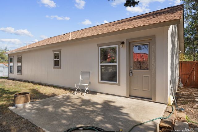 1376 Hedgestone, Canyon Lake, TX 78133