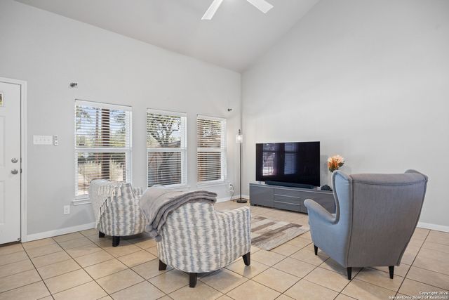 1376 Hedgestone, Canyon Lake, TX 78133