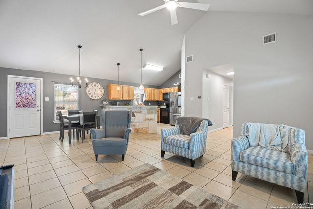 1376 Hedgestone, Canyon Lake, TX 78133