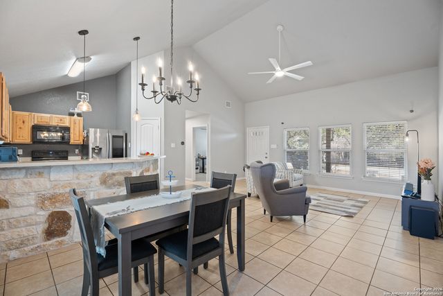 1376 Hedgestone, Canyon Lake, TX 78133