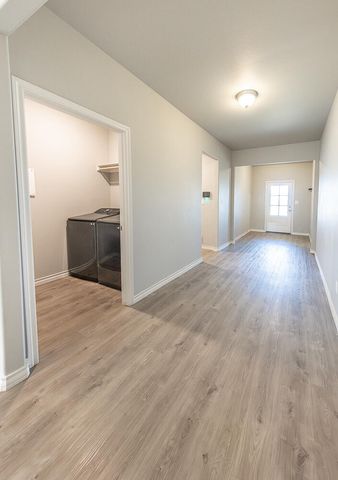 703 E 17th Street, Wolfforth, TX 79382