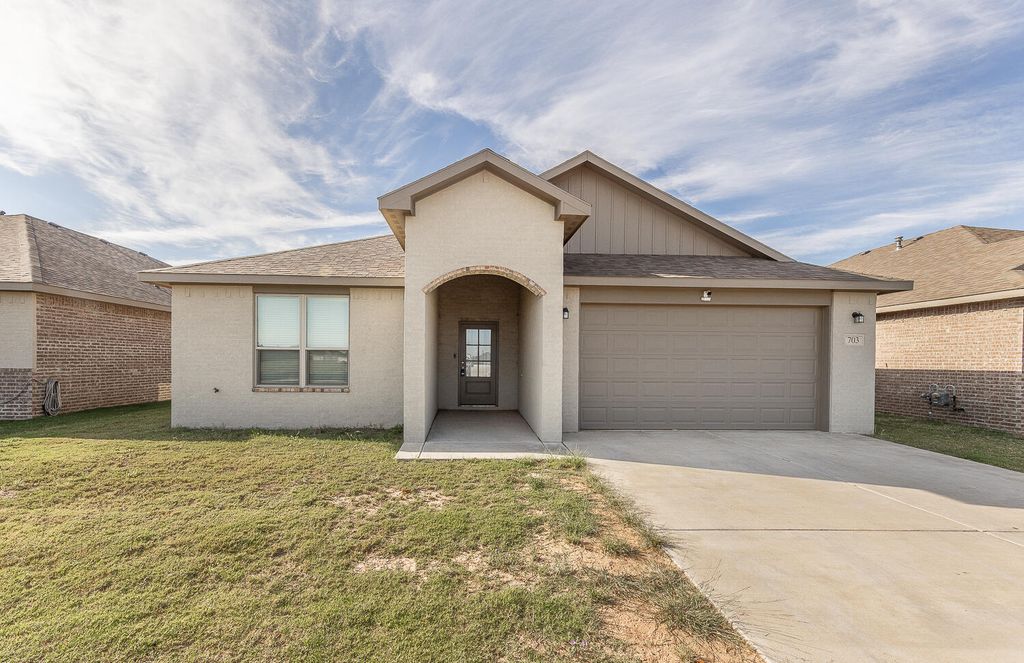 703 E 17th Street, Wolfforth, TX 79382